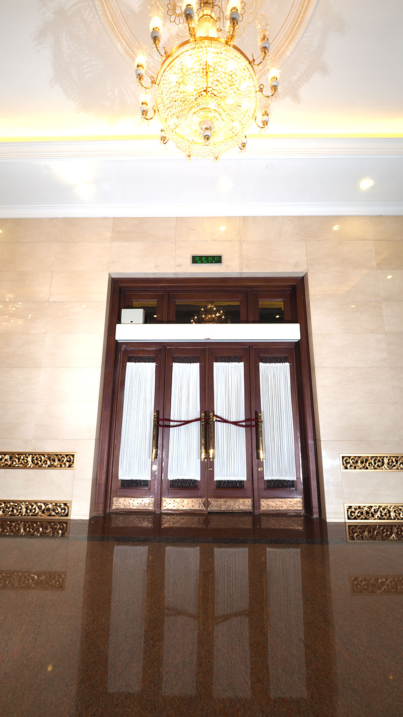 全国政协礼堂选用康平空调明装电热风幕